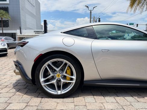 Used 2022 Ferrari Roma RWD image 22
