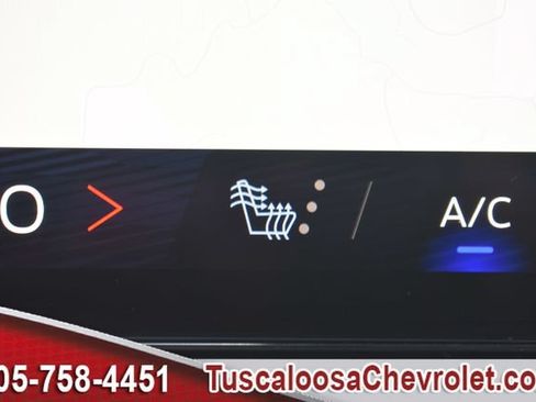 Used 2025 Chevrolet Traverse LT w/ LPO, Floor Liner Package FWD image 40