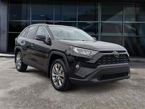 Used 2019 Toyota RAV4 XLE Premium image 1