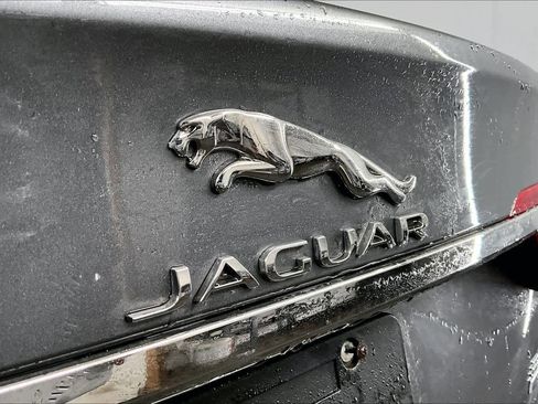 Used 2017 Jaguar XF Prestige image 29