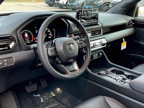 New 2025 Honda Pilot TrailSport image 8