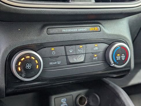 Used 2022 Ford Escape SE FWD image 17