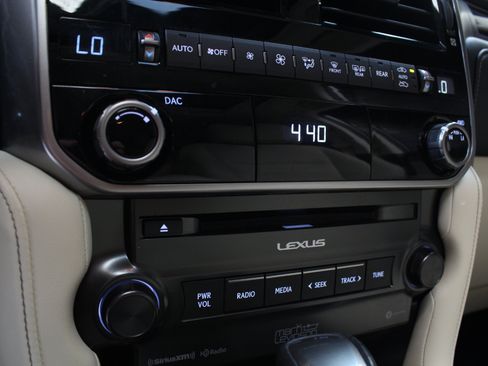 Used 2022 Lexus GX 460 Premium w/ Accessory Package AWD/4WD image 57