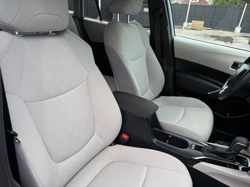 Used 2023 Toyota Corolla Cross LE w/ Moonroof Package AWD/4WD image 18