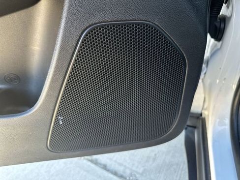 Used 2019 Jeep Cherokee Limited image 25