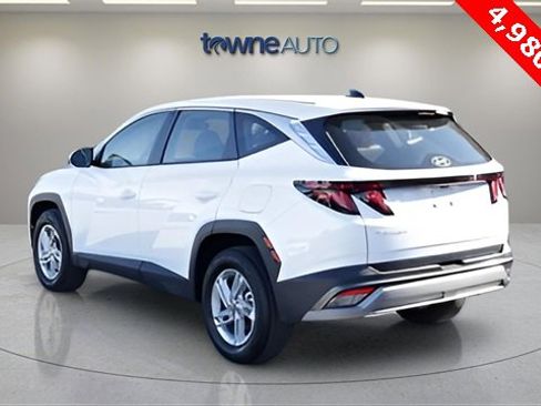 Used 2025 Hyundai Tucson SE image 3