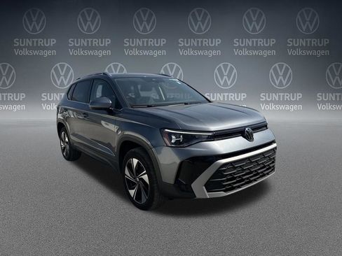 Used 2025 Volkswagen Taos SE image 38