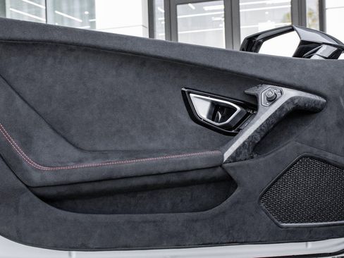 Used 2018 Lamborghini Huracan Performante image 12