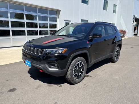 New 2026 Jeep Compass Trailhawk w/ Sun, Sound & Navigation Group AWD/4WD image 1