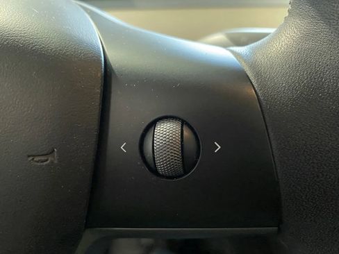 Used 2023 Tesla Model Y Long Range image 17