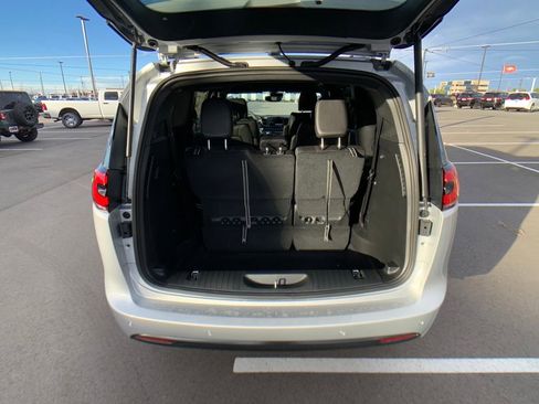 New 2026 Chrysler Pacifica Select w/ S Appearance Package image 24