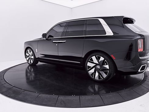Used 2025 Rolls-Royce Cullinan AWD/4WD image 18