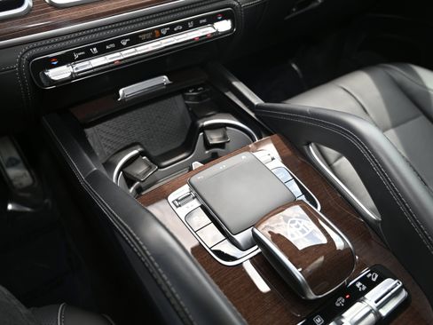 Used 2023 Mercedes-Benz Maybach GLS 600 4MATIC image 31