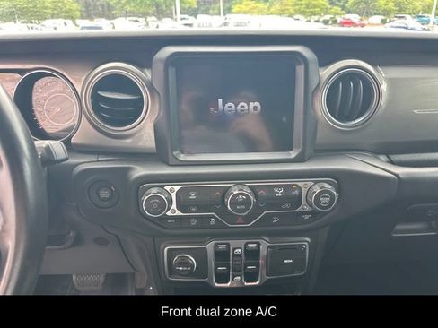 Used 2018 Jeep Wrangler Unlimited Sahara AWD/4WD image 13