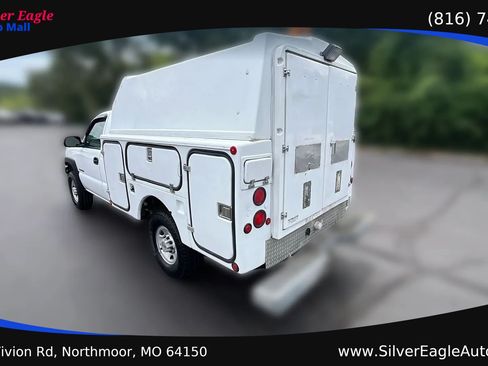 Used 2004 Chevrolet Silverado 2500 W/T RWD image 3