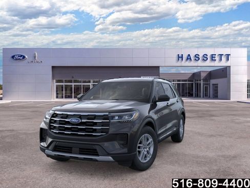 Used 2025 Ford Explorer Active AWD/4WD image 2