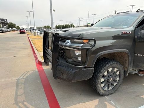 Used 2022 Chevrolet Silverado 2500 LT AWD/4WD image 3