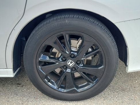 Certified 2024 Honda Odyssey Sport image 9