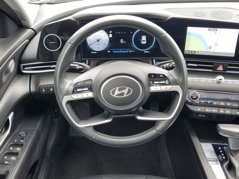 Used 2025 Hyundai Elantra Limited FWD image 26