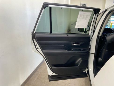 Used 2024 Toyota Grand Highlander Limited image 10