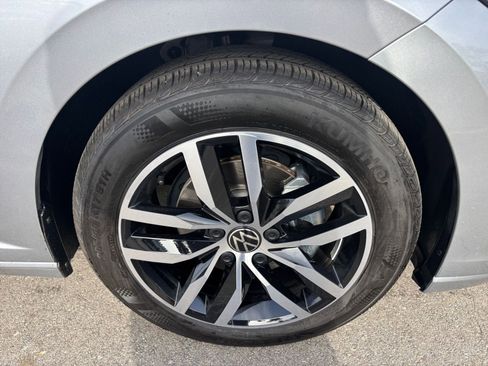 Used 2025 Volkswagen Jetta SE image 30