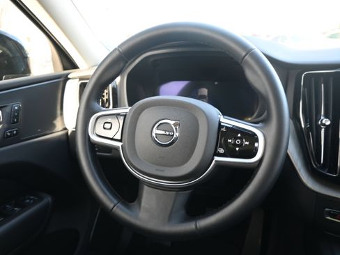 Used 2025 Volvo XC60 B5 Plus w/ Climate Package image 10