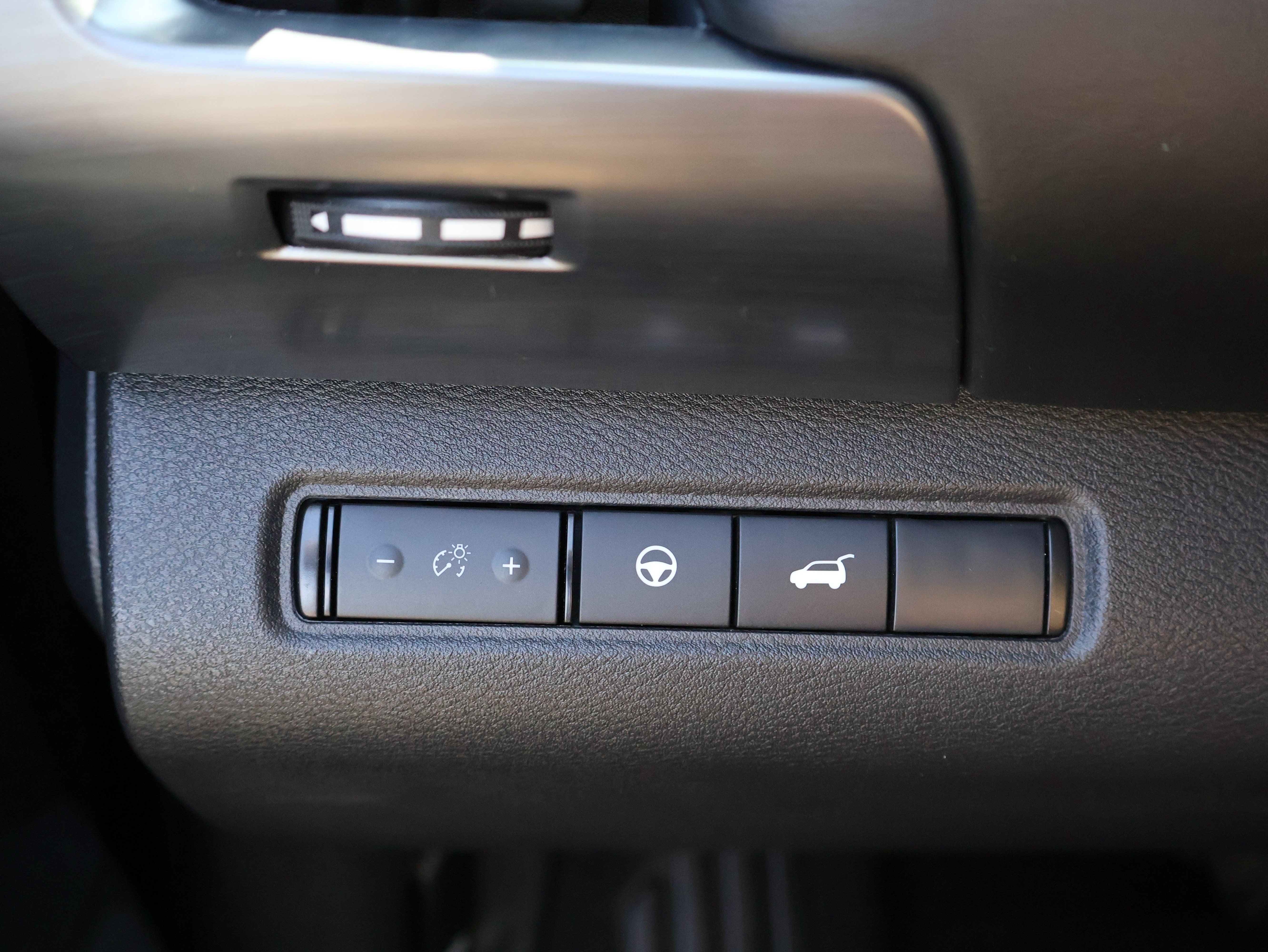 Used 2025 Nissan Pathfinder SL AWD/4WD image 38