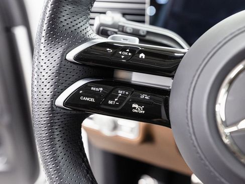 Used 2024 Mercedes-Benz GLS 450 4MATIC w/ AMG Line Exterior image 11