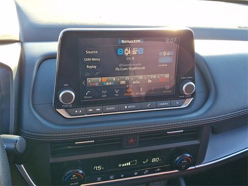 Used 2023 Nissan Rogue SV image 17