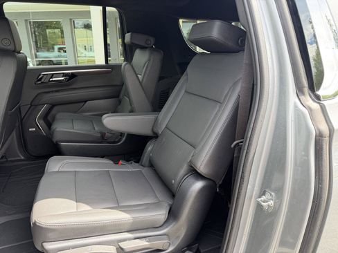Used 2025 Chevrolet Suburban LT w/ Comfort Package AWD/4WD image 8