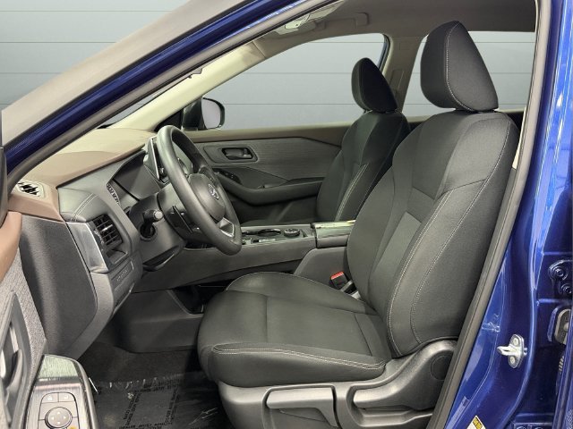 Used 2023 Nissan Rogue S AWD/4WD image 12