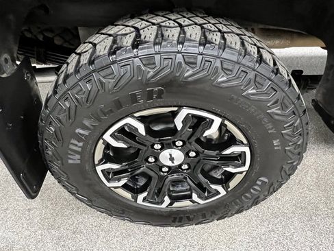 Used 2023 Chevrolet Silverado 1500 ZR2 image 15