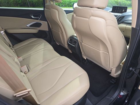 Used 2024 Acura RDX SH-AWD image 11