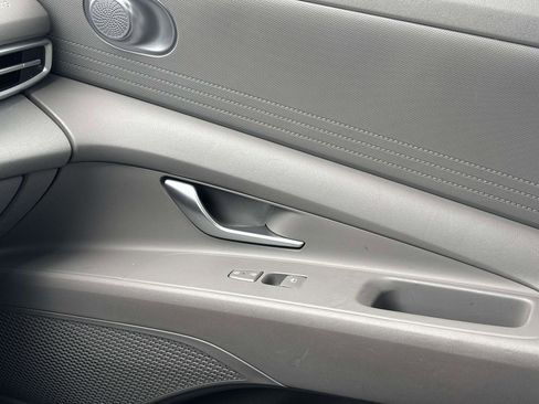 Used 2022 Hyundai Elantra SEL image 27