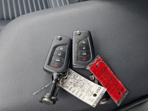 Used 2022 Toyota Camry SE FWD image 34
