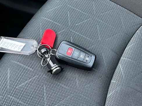 Used 2025 Toyota RAV4 XLE image 22