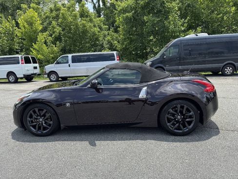 Used 2015 Nissan 370Z Touring RWD image 9