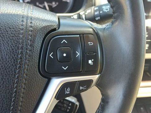 Used 2018 Toyota Highlander XLE AWD/4WD image 23