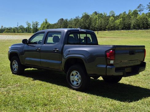 Used 2018 Toyota Tacoma SR RWD image 5
