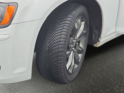 Used 2014 Chrysler 300 S image 34