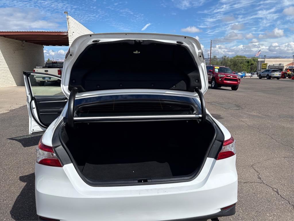 Used 2019 Toyota Camry LE FWD image 12