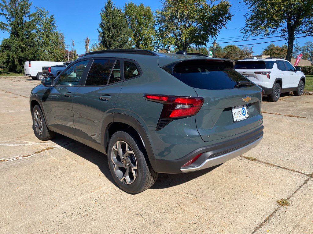 New 2026 Chevrolet Trax LT w/ LT Convenience Package FWD image 7
