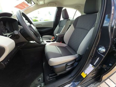 Used 2025 Toyota Corolla LE image 13