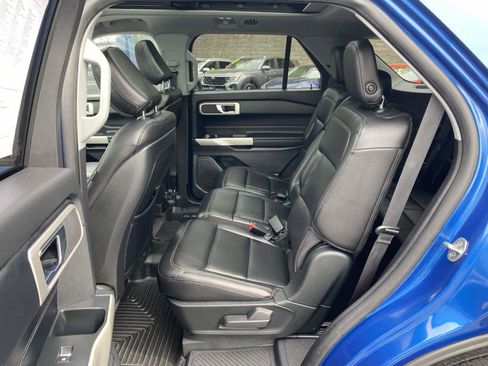 Used 2020 Ford Explorer XLT w/ Equipment Group 202A AWD/4WD image 28