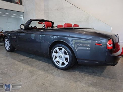 Used 2017 Rolls-Royce Phantom Drophead Coupe RWD image 50