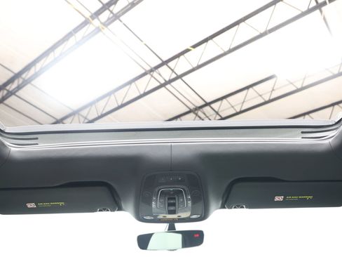 Used 2019 Bentley Bentayga image 46