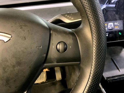 Used 2021 Tesla Model Y Long Range image 24