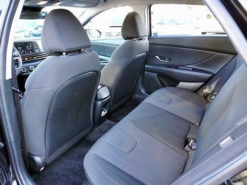 Certified 2025 Hyundai Elantra SE FWD image 25