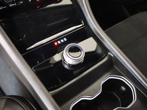 Used 2025 Jeep Grand Cherokee Altitude RWD image 8
