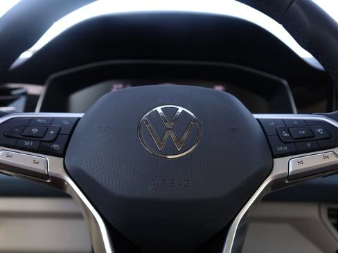 Used 2025 Volkswagen Jetta SE FWD image 10